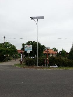 UNK­-MONO­-16W­-2013 napelemes kandeláberek biztosítják a közvilágítást a 