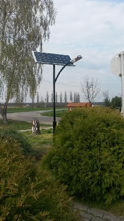 Napelemes térvilágítást biztosít Ebergőc községben UNK-MONO-4W-2011 típusú napelemes kandeláber.