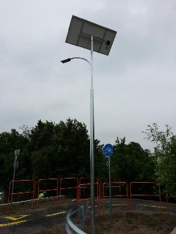 UNK­-MONO­-16W­-2013 napelemes kandeláberek biztosítják a közvilágítást a 